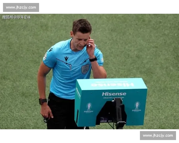 前裁判痛批 VAR 失灵：迪洛伦佐主动找接触，那不勒斯点球该取消